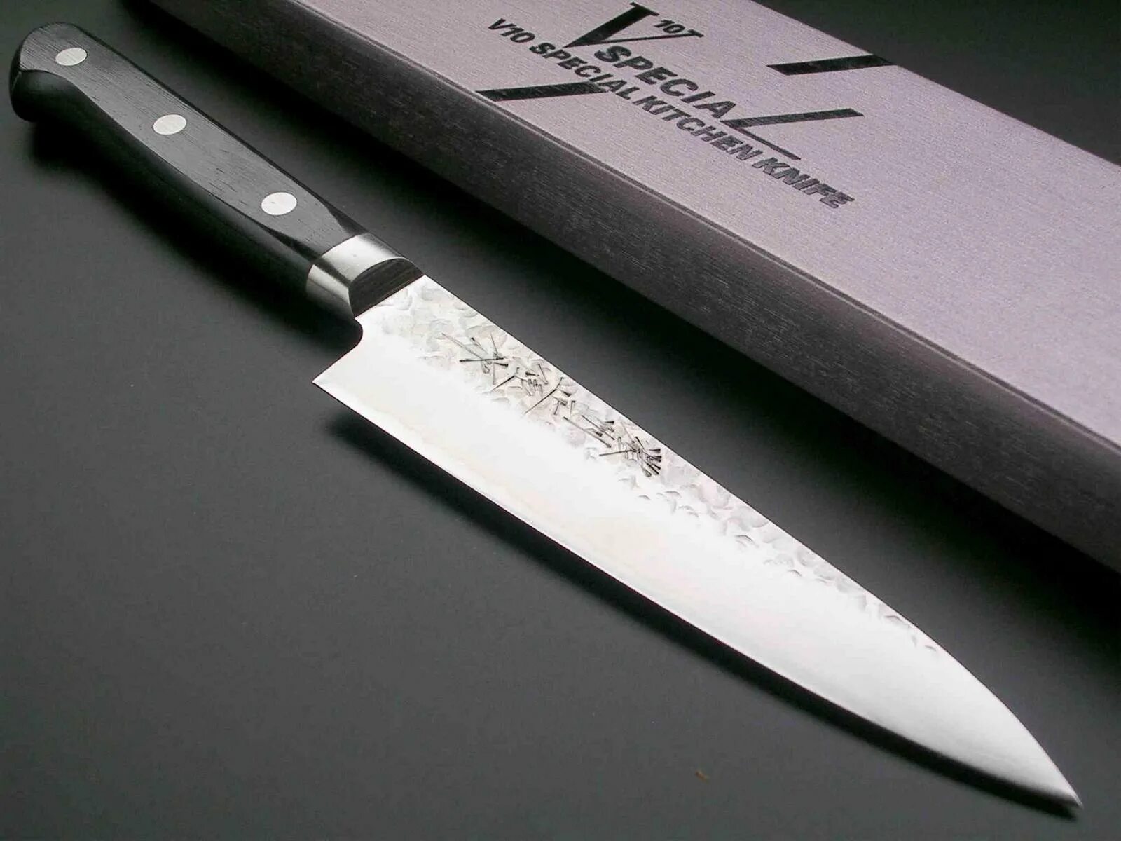 Нож кухонный d2. Нож кухонный серрейторный. Инерционный кухонный нож. Вьетнамский кухонный нож.
