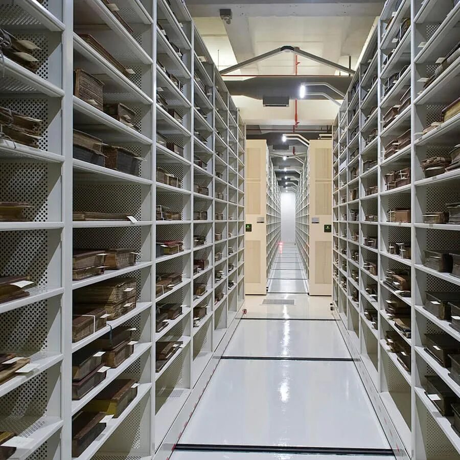 Storage хранилище. Стеллажи хранилища музея. музейное хранилище. полки в музейном хранилище. склад музея.