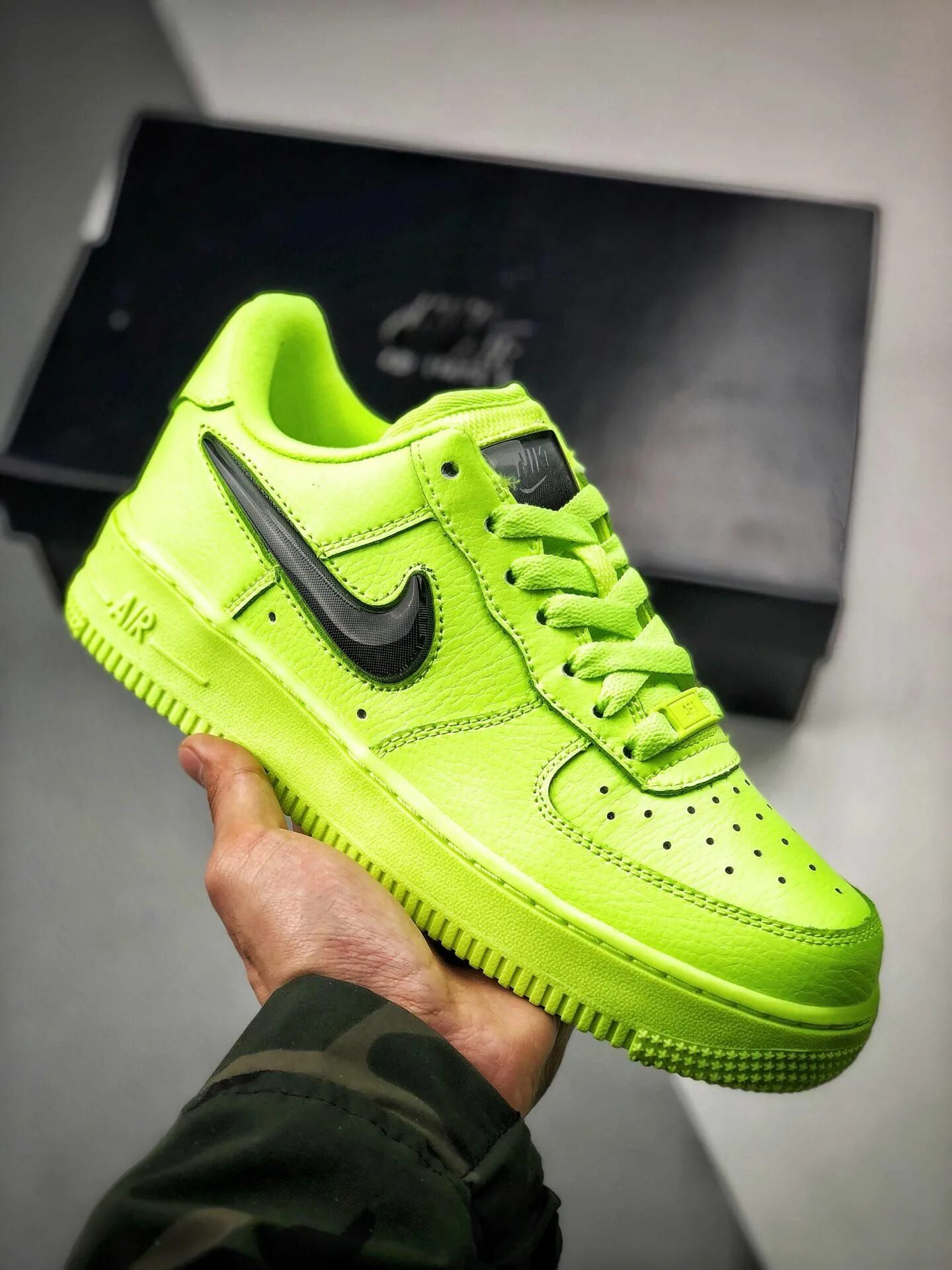 Лимитированные найки. Nike Air Force фисташковые. Nike Air Force 1 Limited Edition. Nike Air Force лимитированные. АИР Форс лимитированная коллекция.