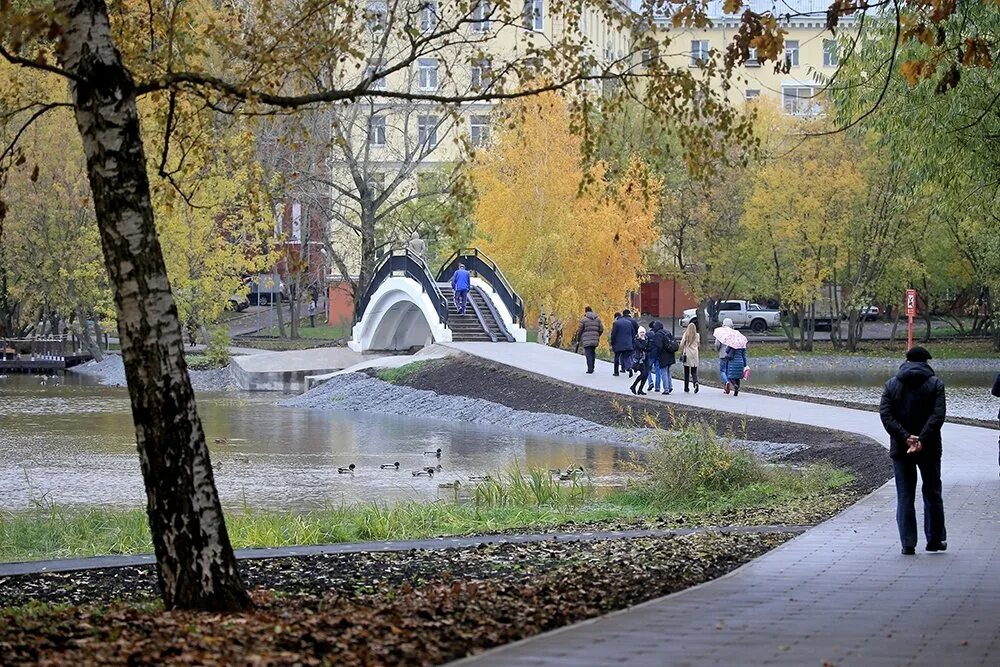 Парк михалково головинские пруды. Михалково псевдоготика. Парк усадьба михалково. Усадьба михалково коптево. Парк усадьба михалково в москве.