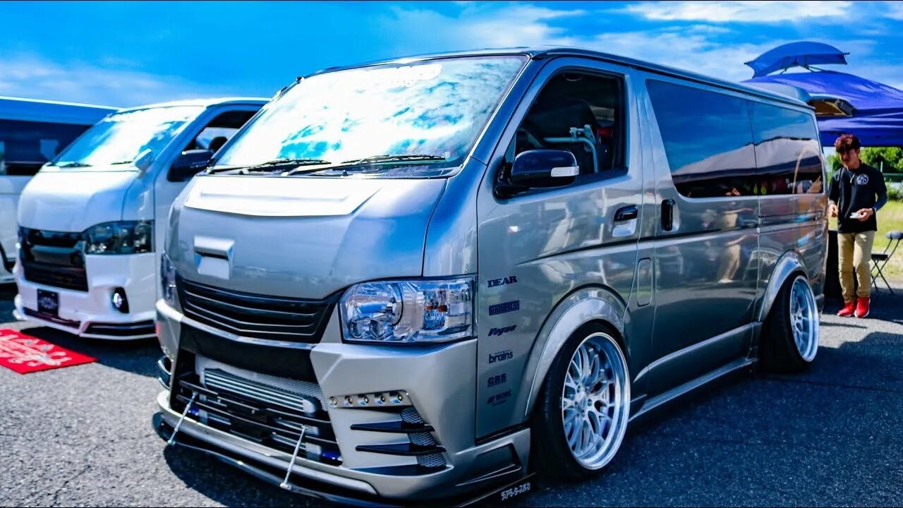 Hiace tuning. R18 hiace. Тойота хайс тюнинг. Hiace 200 tuning. Тойота хайс тюнингованные.