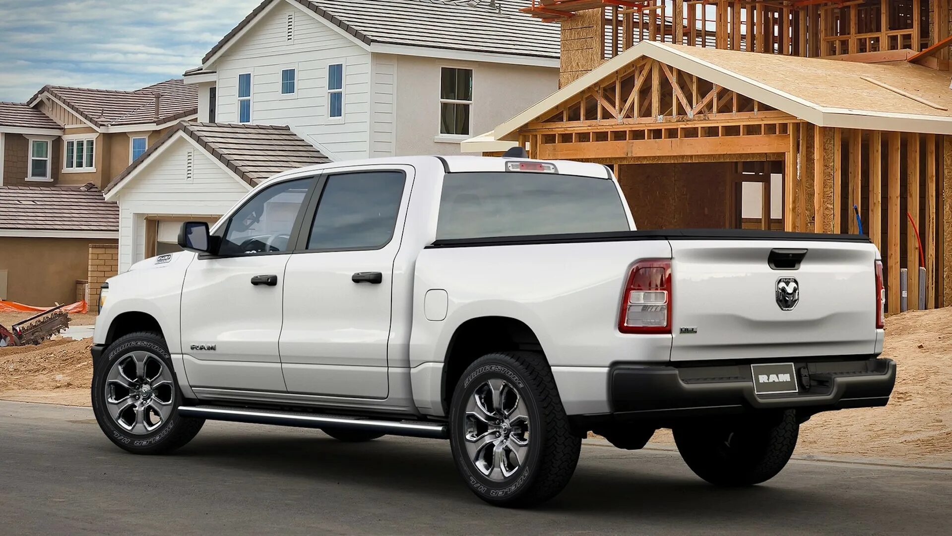 Pick up over. Ram 1500 Tradesman. Ram 1500 Tradesman 2021. Мустанг рам 1500. Ram внедорожник 2021.