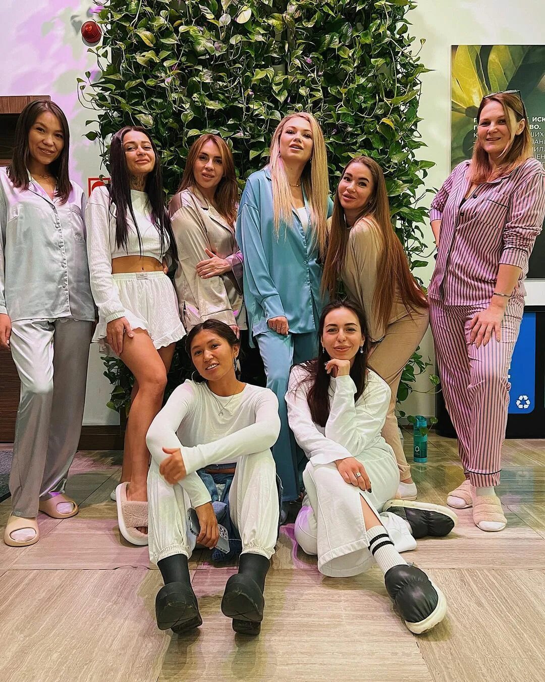 Dobromirovnaa инстаграм. Dobromirovnaa инстаграм. Красивые девушки в купальниках инстаграм. Блоггер надин серовский. Красивая девушка в ресторане.