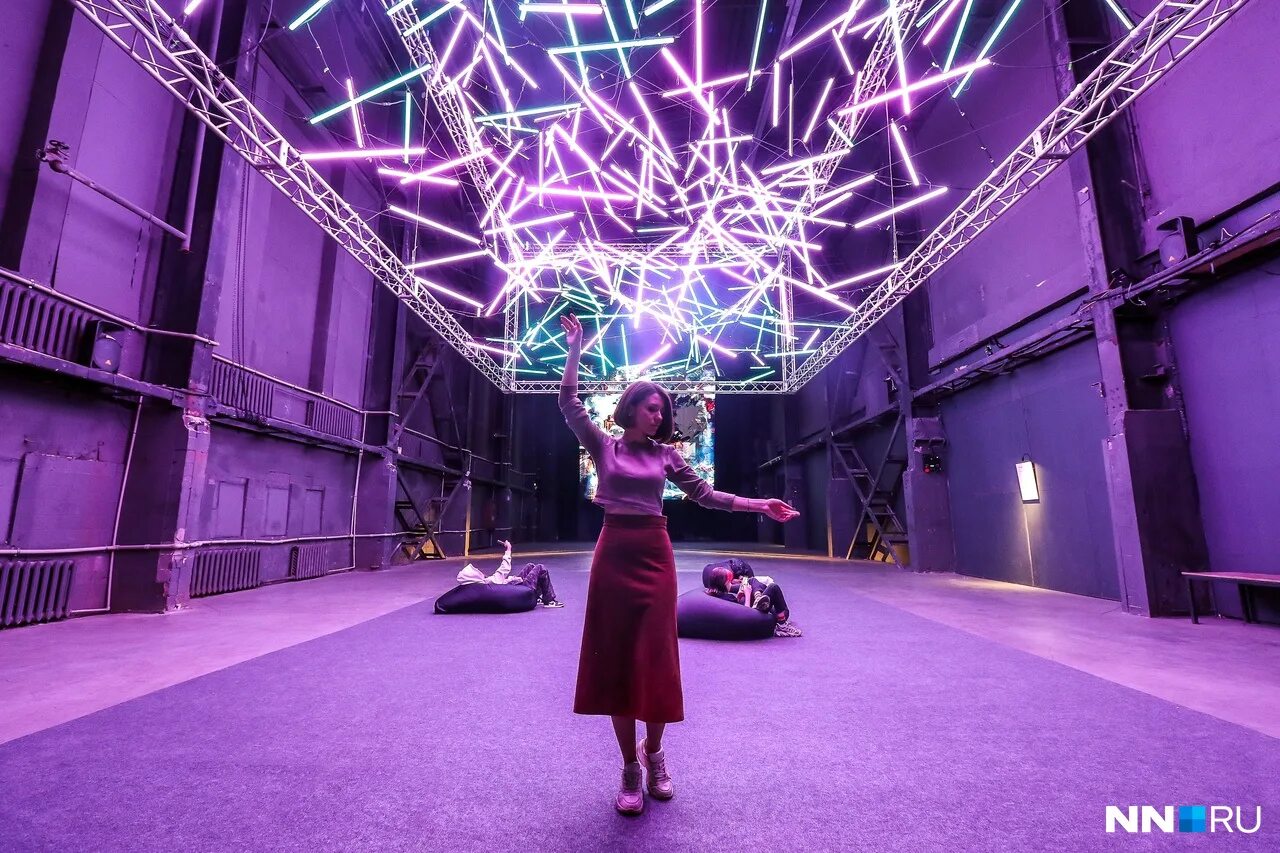 Ок16 минск. Полиграфический цех арт пространство. Мультимедиа арт пространство цех нижний новгород. C в арт-пространстве цех. Цех нижний новгород инсталляция.