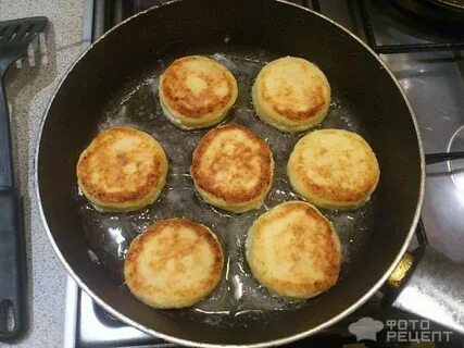Сколько жарить сырники на сковороде