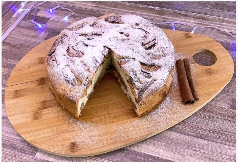 Пышная шарлотка с корицей. Шарлотка с корицей. Шарлотка с корицей. Яблочный пирог. Пышный пирог с яблоками.