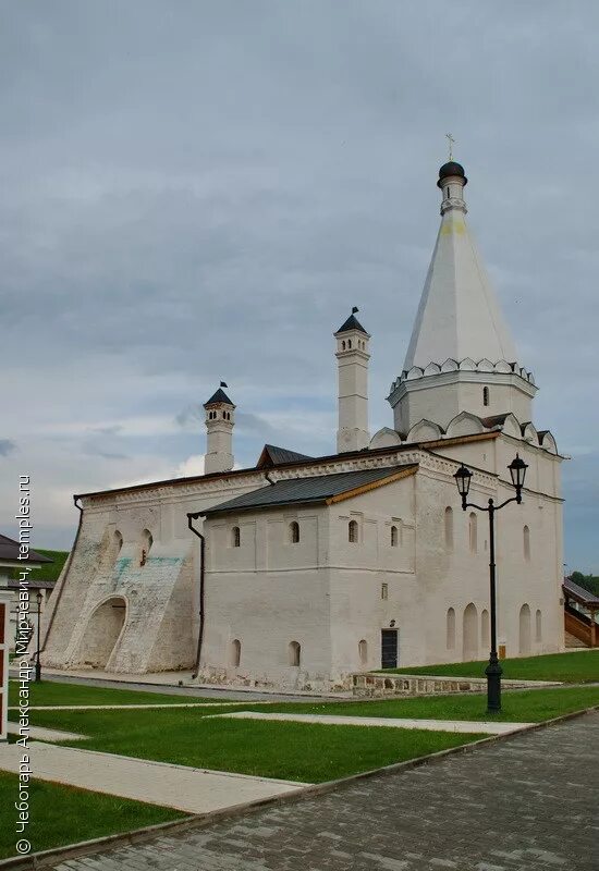 Введенский храм старица. Свято-успенский монастырь старица трапезная. Введенский храм старица. Старицкий свято-успенский монастырь. Старицкий успенский монастырь введенская церковь.