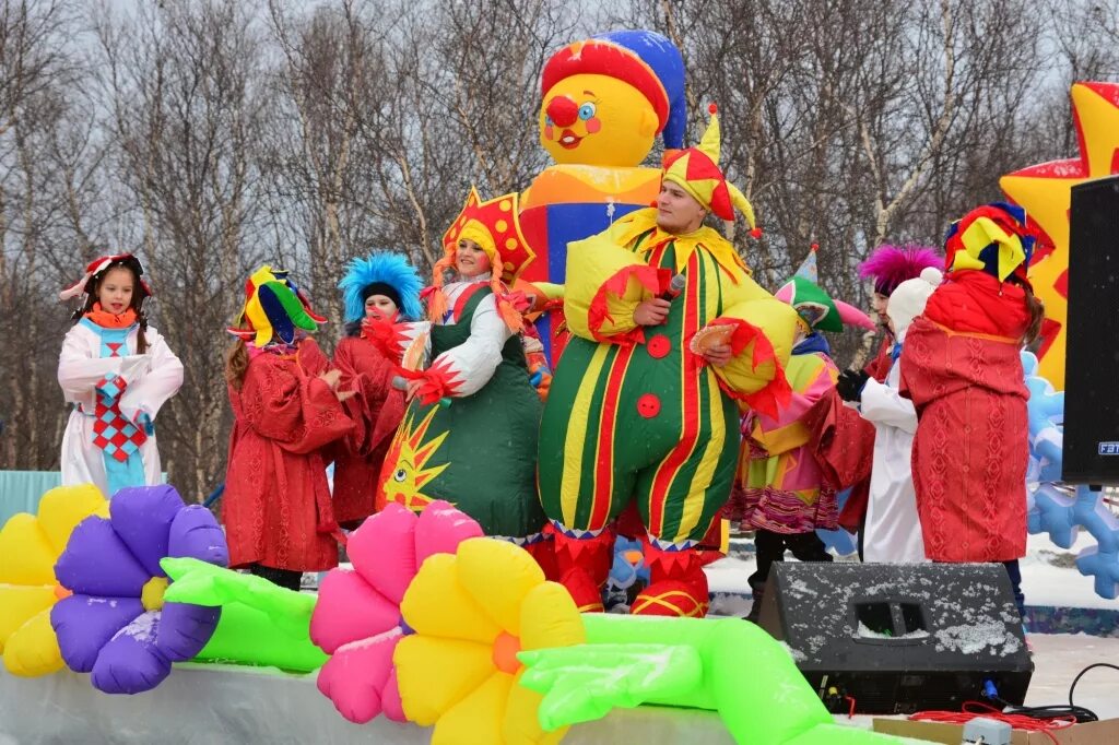 Игровая программа на масленицу на улице сценарий. Массовые гуляния. Театрализованное представление на Масленицу. Театрализация на Масленицу. Театрализованное представление для детей.