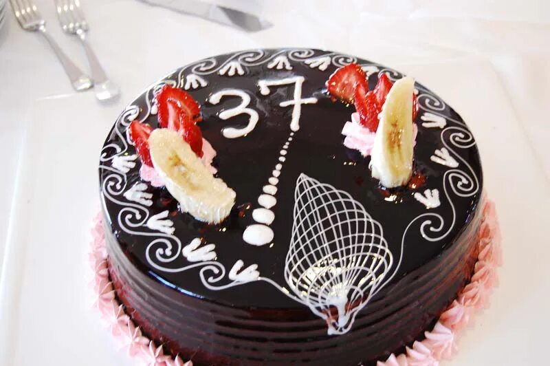 Торт с днем рождения!. 37 Лет день рождения. Торт на день рождения 37 лет. 37 Лет день рождения тортик. Поздравления мужчины 37 лет