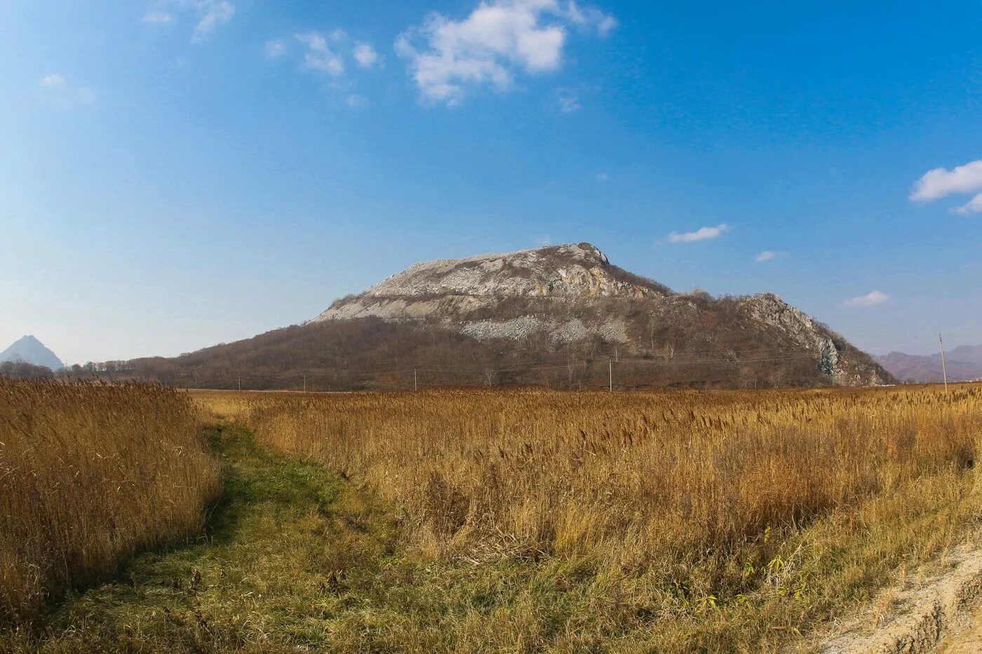 Сопка сестра приморский край. Гора брат приморский край. Сопка брат. Сопка брат. Сопка брат приморский край.