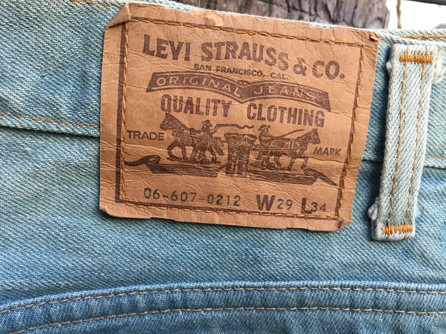 Левис страус мужские купить. Деним левайс. Бирка левайс на джинсах. Levis Denim джинсы.