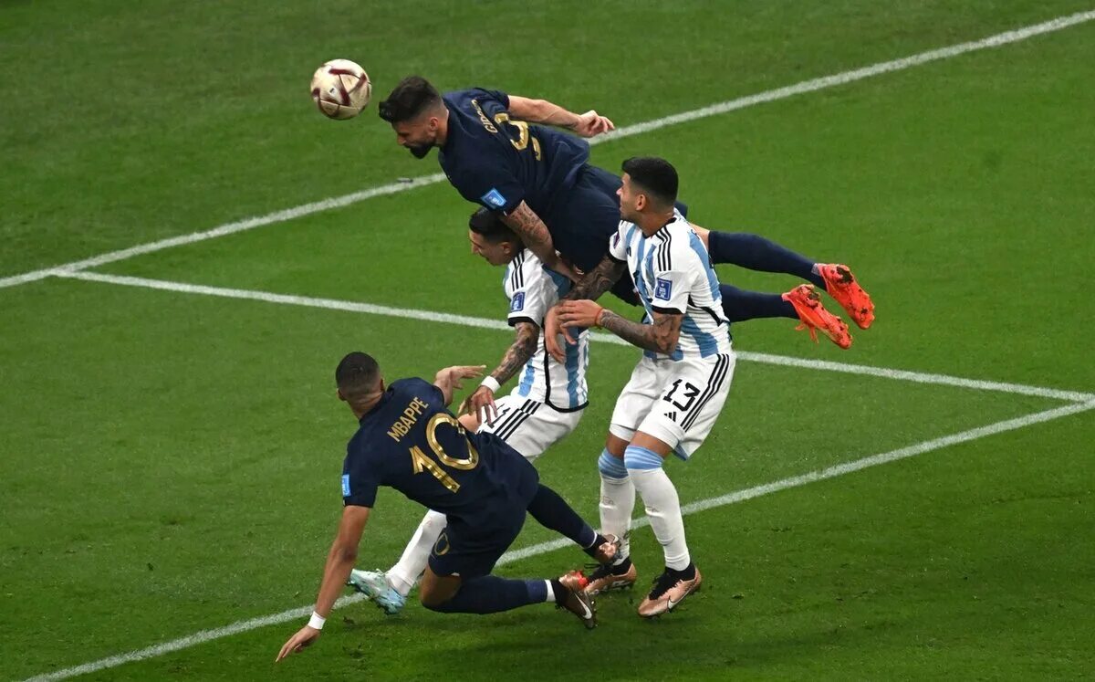 Футбол 1 3 финала. Аргентина Франция 2022 пенальти. Сборная Аргентины финал 2022. Месси и Мбаппе ЧМ 2022.