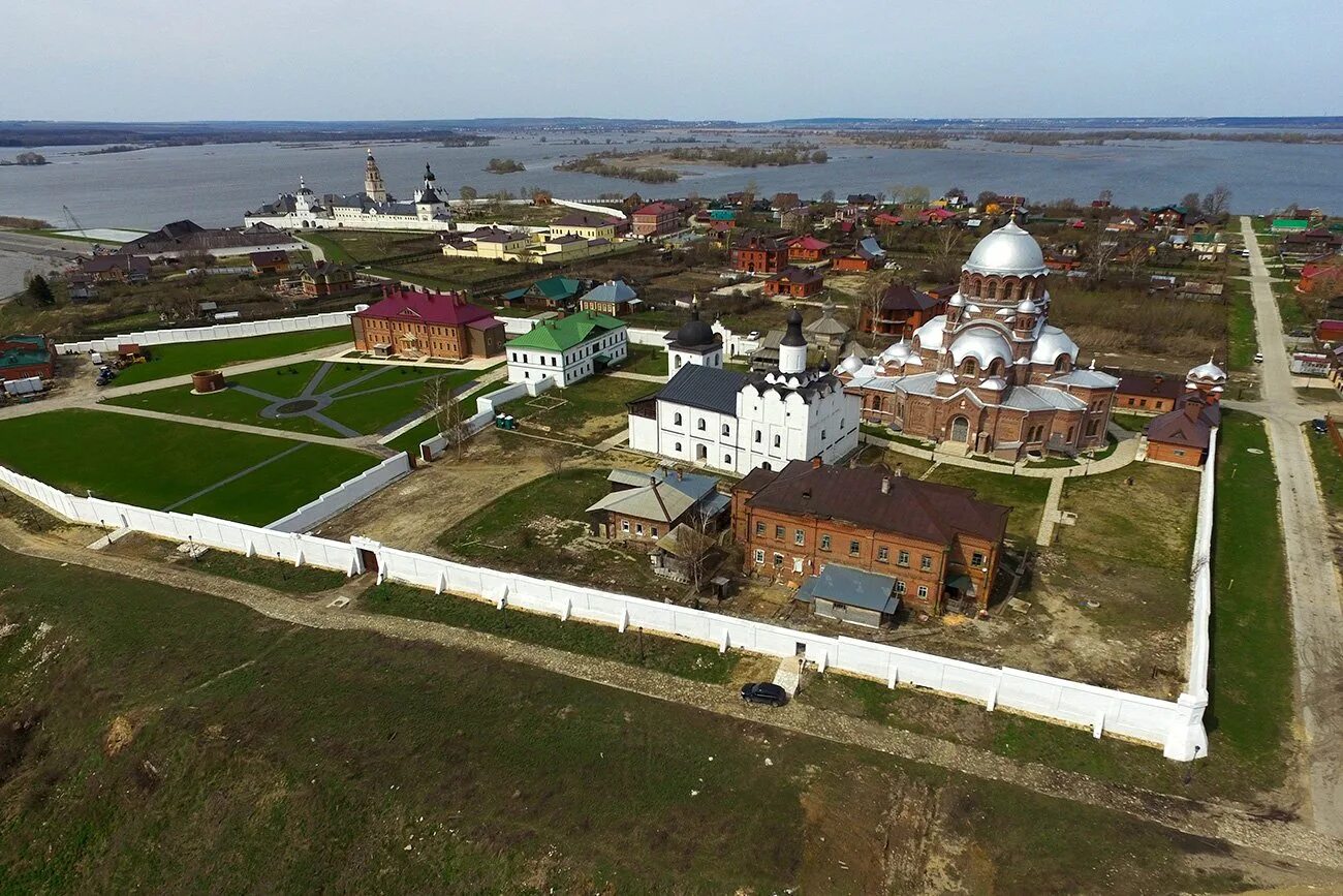 Свияжский Успенский монастырь Свияжск. Успенский монастырь острова-града Свияжск. Успенский монастырь город остров Свияжск. Остров-град Свияжск (объект Всемирного наследия ЮНЕСКО). 5 свияжск