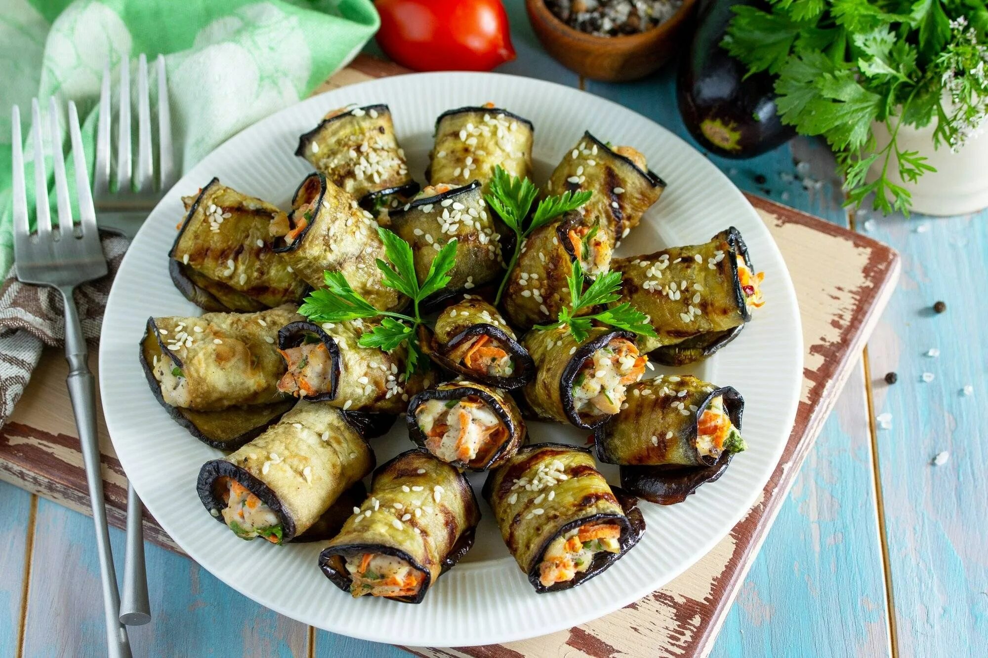 Рецепт баклажанов рулетиками с орехами