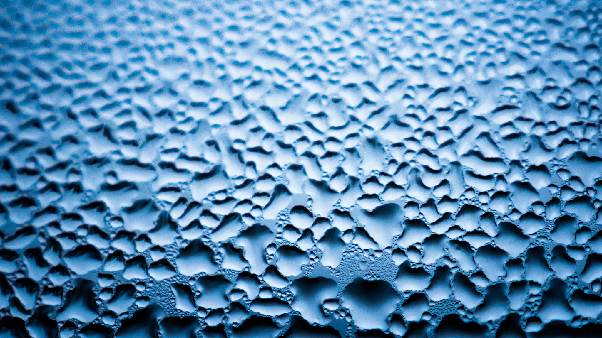 Стекло поверхность. Мокрый синий. Мокрый голубой. Блеск стеклянной поверхности. Разбивая поверхность