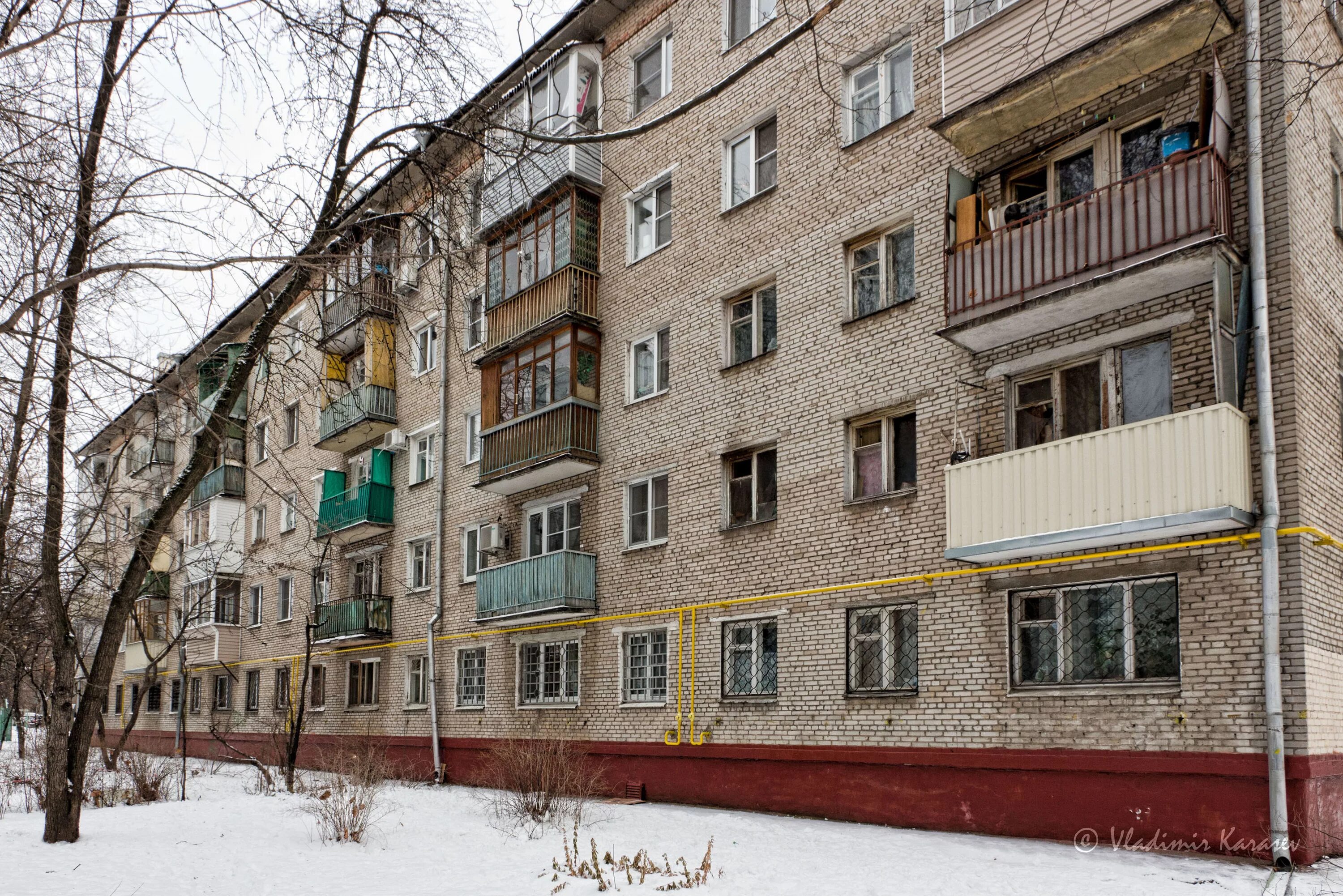 Пятиэтажка кирпичная хрущевка. Панельная пятиэтажка 1970 года постройки в городе Тула. Кирпичный дом 5 этажки. 5 Этажка СССР. Малыш живет в квартире 41 пятиэтажного дома