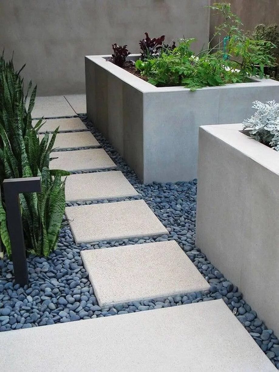 Concrete stone. Бетонные цветники. Клумба из бетона. Бетонные вазоны для цветов. Подпорная стенка для клумбы.