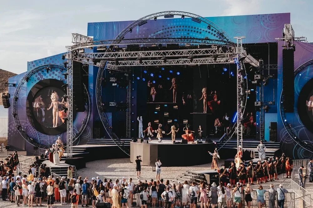 Главная сцена фестиваля. Афп сцена 2019. Фестиваль afp alfa future people. Таврида уличный театр. Фестиваль alfa future people нижний новгород.