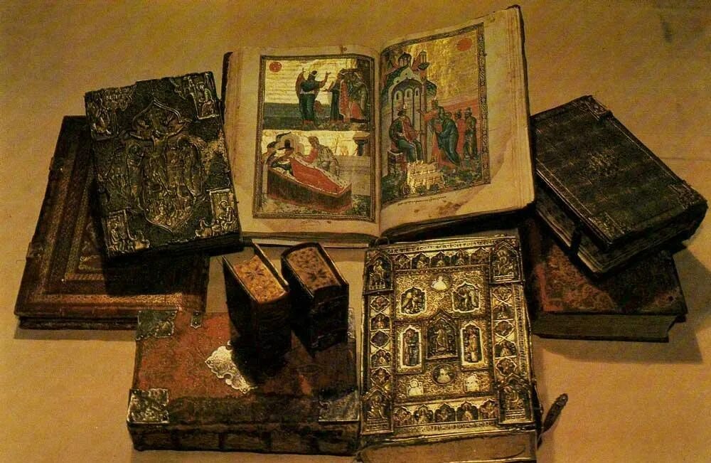Книги 14 века. Летописи 13-15 века на руси. Литература древней руси. Литература 12 17 века. Книги 17 века.