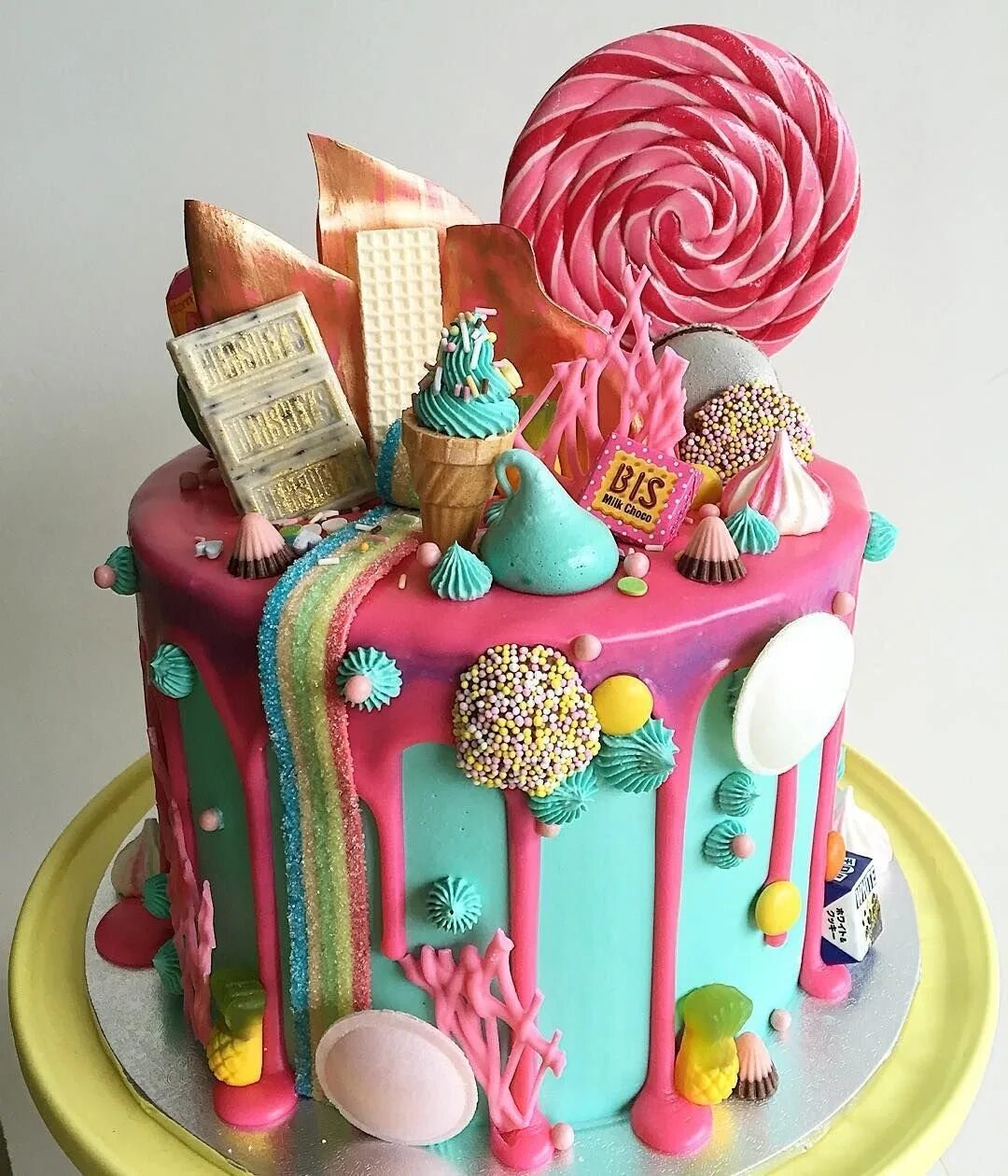 Оформление сладостями. Торт девочка. Красивые торты на день рождения девочке. Украшение торта для девочки 8 лет. Тортик на 6 лет девочке.