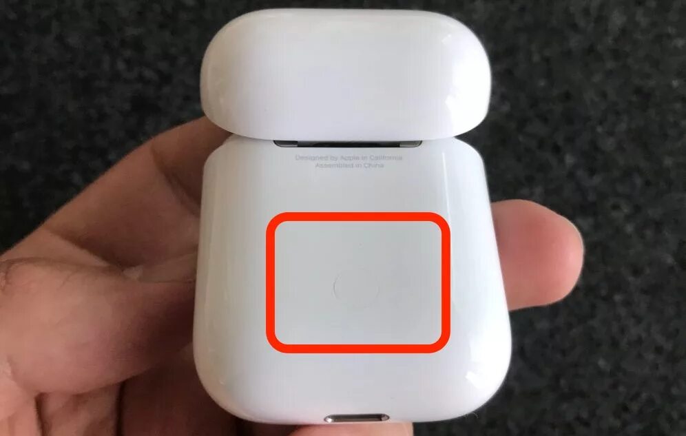 Почему горят аирподс. Айрподс 2. Айрподс 3. Карточки AIRPODS 2. Аирподс 1 и 2.