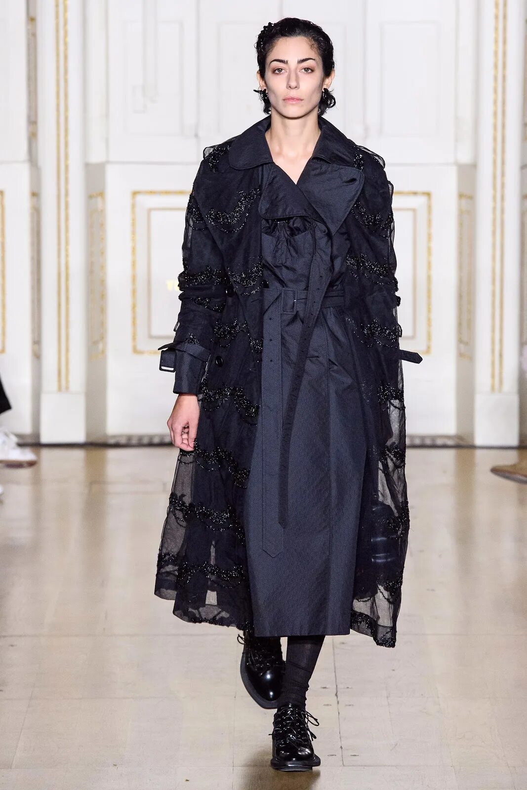 Симон Роша дизайнер. Simone Rocha тренч. Симон Роша пальто.