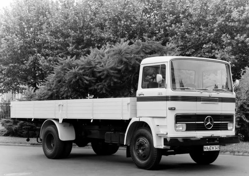 Мерседес 1113. Мерседес бенц lp 813. Mercedes benz l 1113. Старый грузовик мерседес. Mercedes benz 2624.