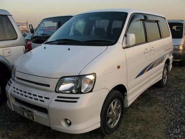 Toyota Noah 2002. Тойота Лайт 2002. Наклеики Таун АИС Ноах боковые. Toyota Town Ace Noah 1jz.