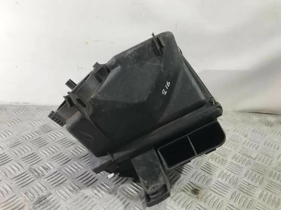 Корпус воздушного фильтра Audi a4 b9. 4b0133837f. Корпус фильтра alt Audi a4 b7. Корпус воздушного фильтра rs4b5. Корпус воздушного фильтра ауди