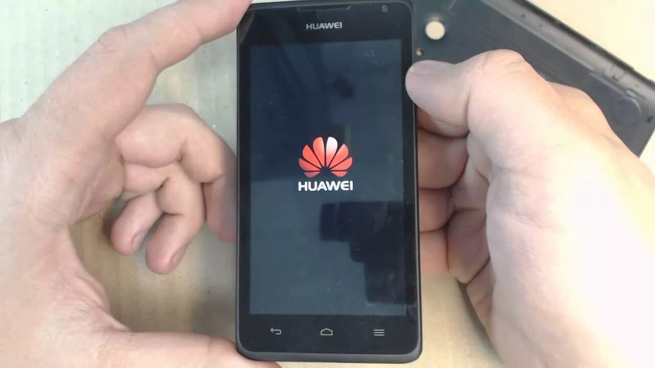 Не включается телефон infinix. Экран Хуавей y3. Huawei u8950d. Huawei y5 кнопка reset. Huawei при включении телефона.