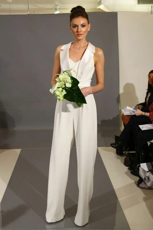 Свадебные брюки. Брючный костюм на свадьбу для невесты. Свадебный комбинезон для невесты. Свадебный костюм для невесты. Женский свадебный костюм брючный для невесты.