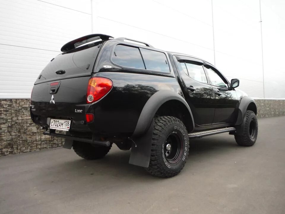 Черный л 200. Mitsubishi l200 Tuning. Mitsubishi l200 хаки. Mitsubishi l200 4 Tuning. Mitsubishi l 200 r22.