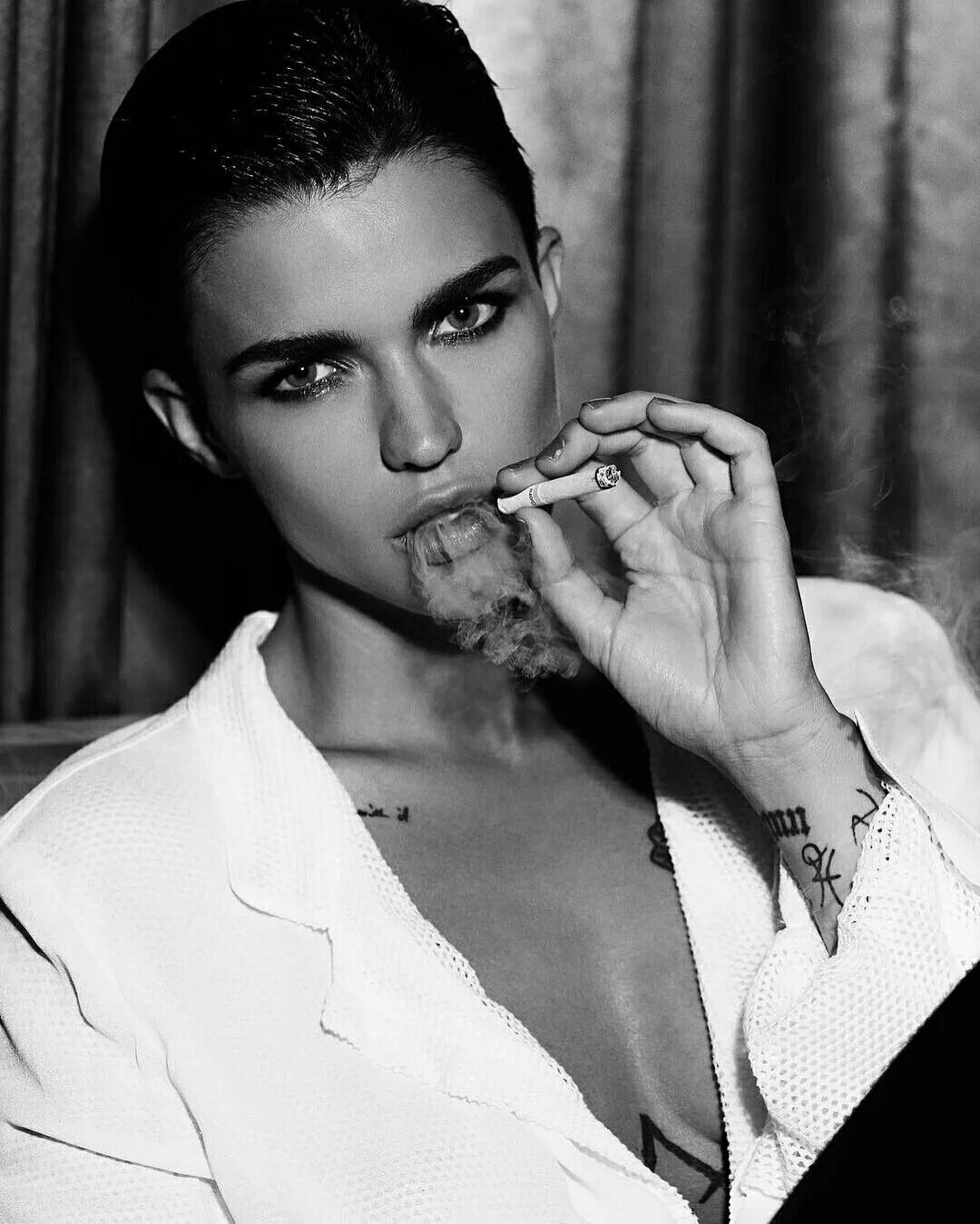 Руби модели. Руби Роуз чб. Ruby Rose Photoshoot. Rose smoking model. Very very short Haircut girls smoking.