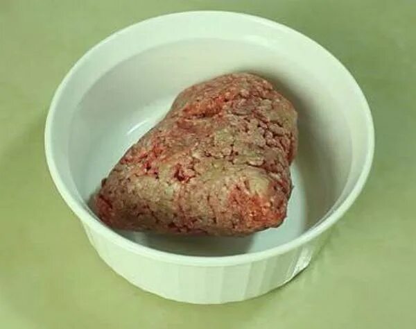 Как быстро разморозить фарш без микроволновки. Разморозка мяса в микроволновке. разморозить фарш в микроволновке.