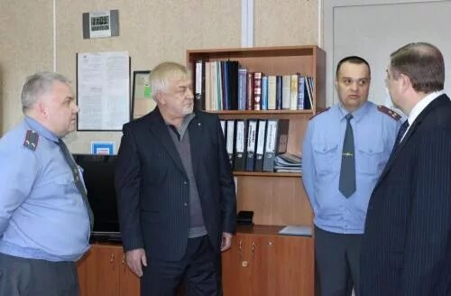 Полиция самовольные уходы. Тольятти соревнование по стрельбе. Дежурная полиция тольятти. Дежурный дежурной части. Сотрудник полиции.