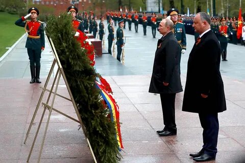 Возложение к могиле неизвестного солдата