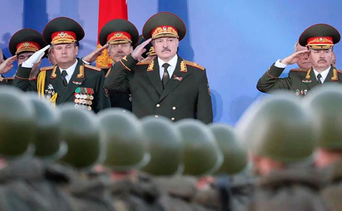 9 май 2020 год. Лукашенко на параде в Минске. Лукашенко на параде 9 мая 2022. Лукашенко генерал.