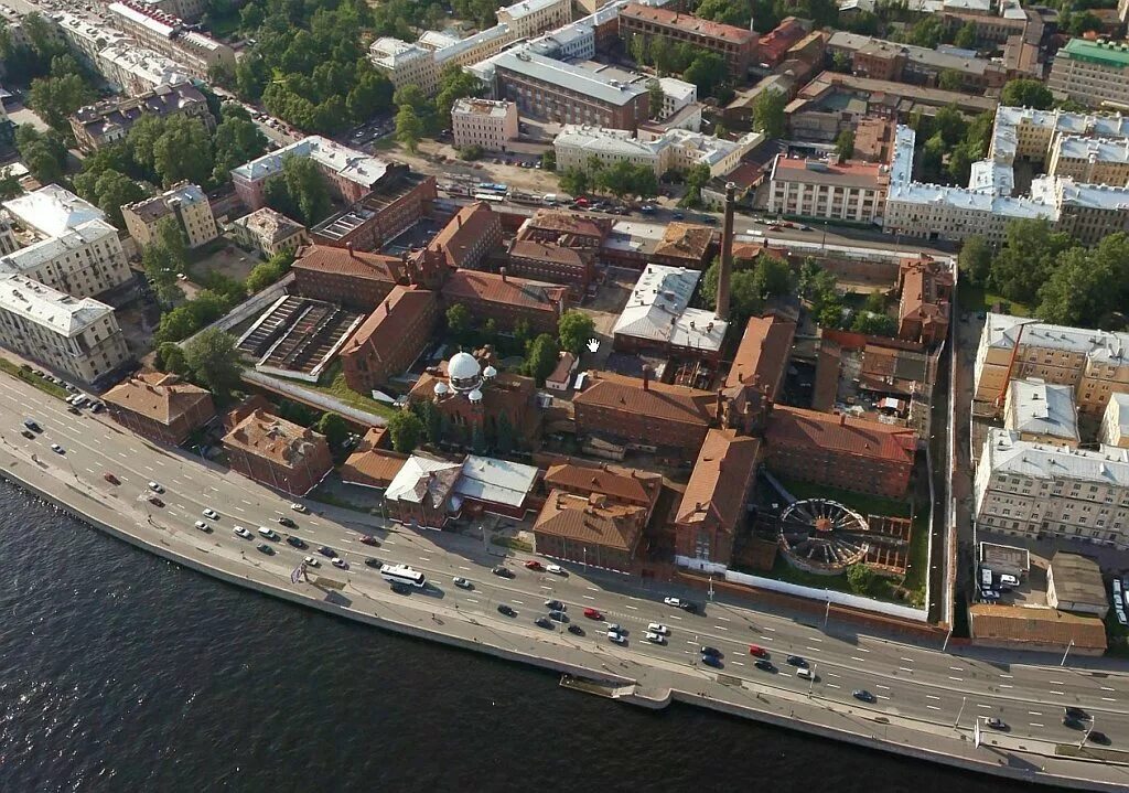 Пространство напротив находившегося