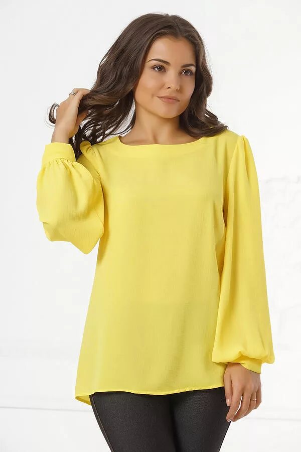 Желтая блузка с длинным рукавом. Туника желтая. Женщина в блузке.