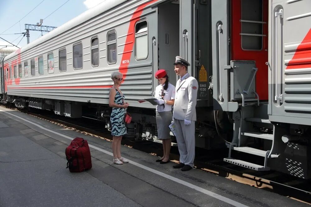 Туту анапа москва поезд дальнего следования. Проводники ФПК Владивосток. ФПК Куйбышевский поезд. Вагон АО ФПК. ФПК Дальневосточный поезд.