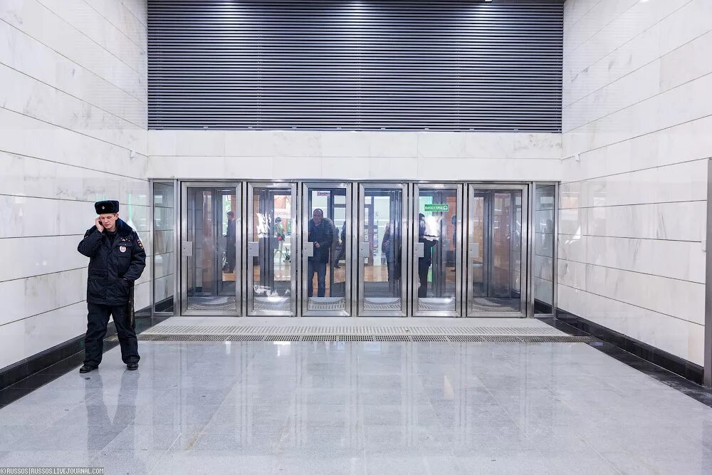 Метро деловой центр закрыт. Метро деловой центр на улице. деловой центр парк победы. деловой центр метро парк победы. торговый центр метро парк победы.