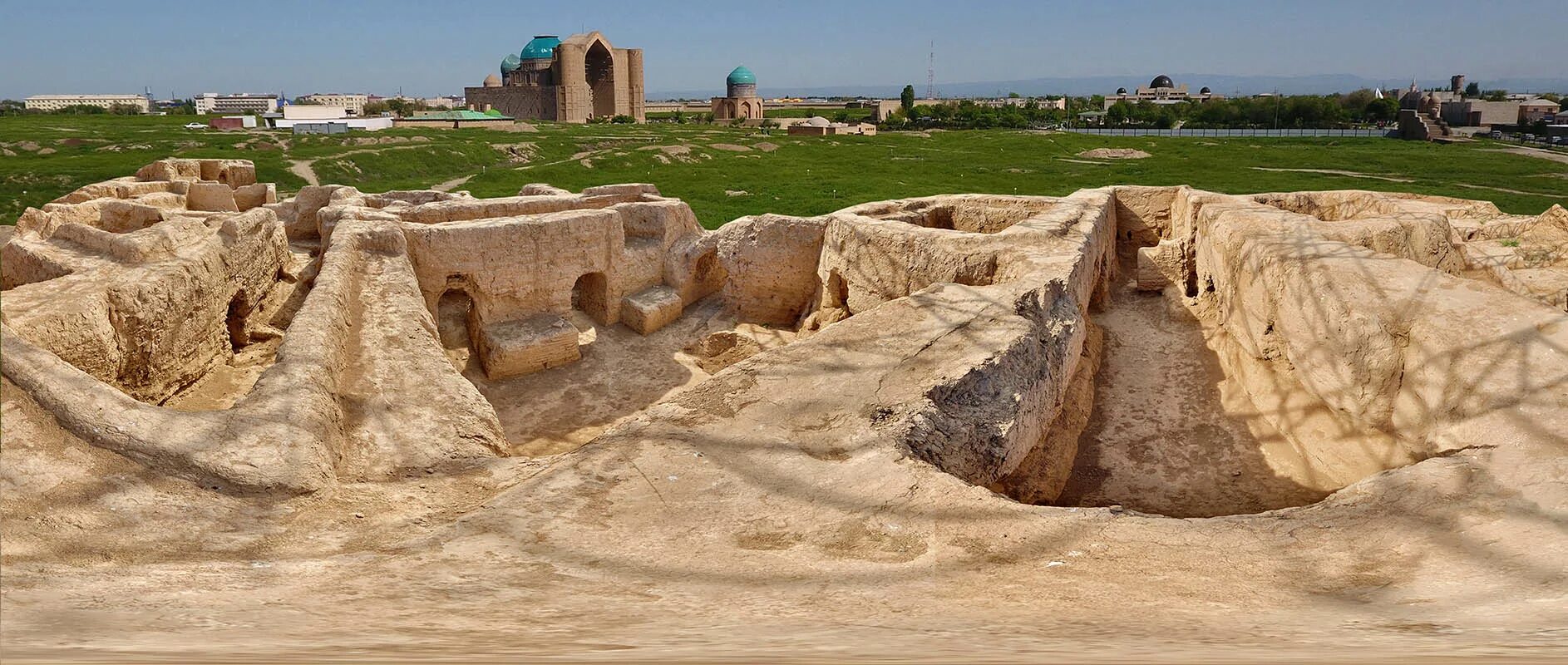 Городище Сауран. Туркестан - древний город Отырар. Культобе Туркестан. Древний город Сауран.