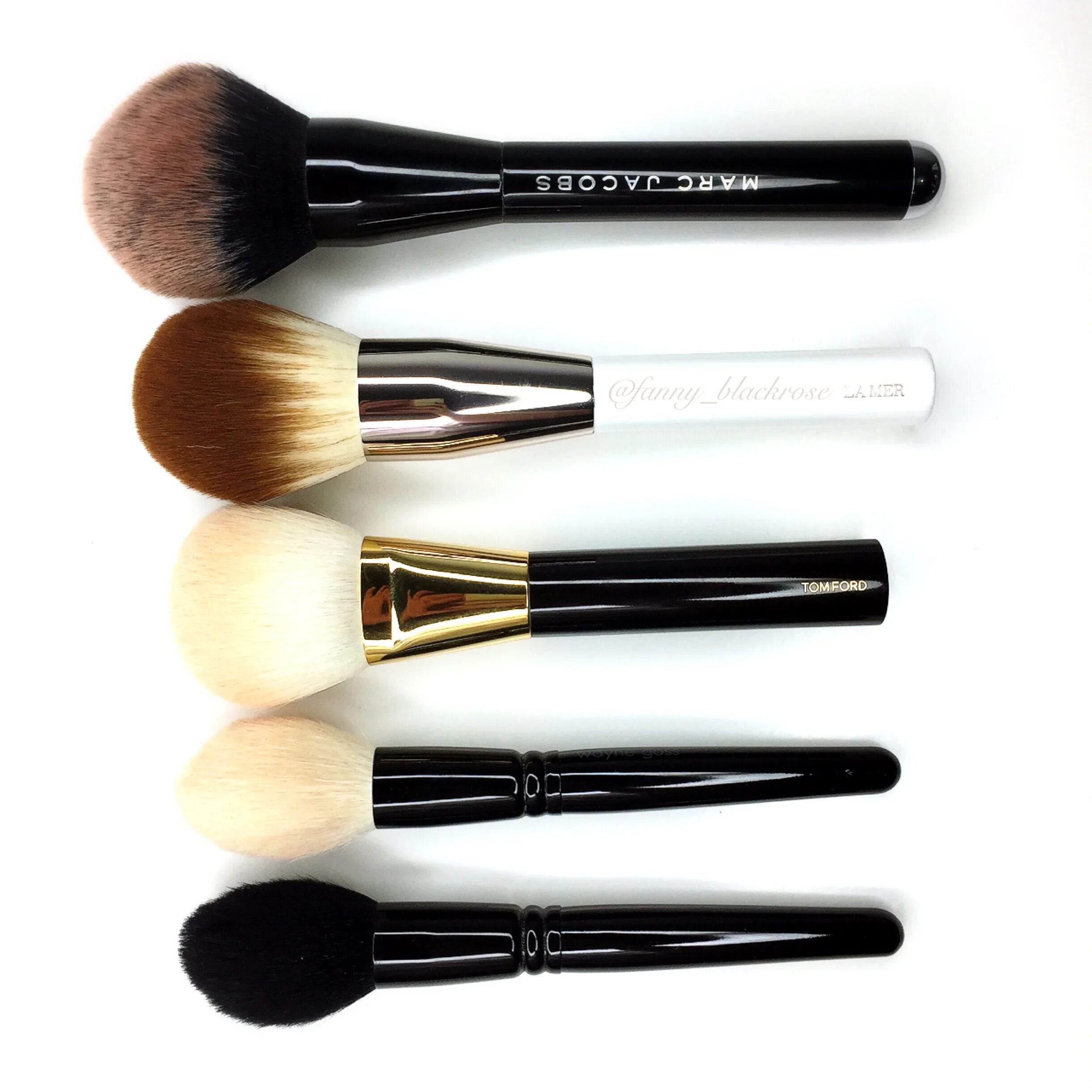 Кисть la mer Powder Brush. Sisley кисть для пудры. La mer кисть для рассыпчатой пудры. Tom Ford кисть для тонального крема. База для тонального крема