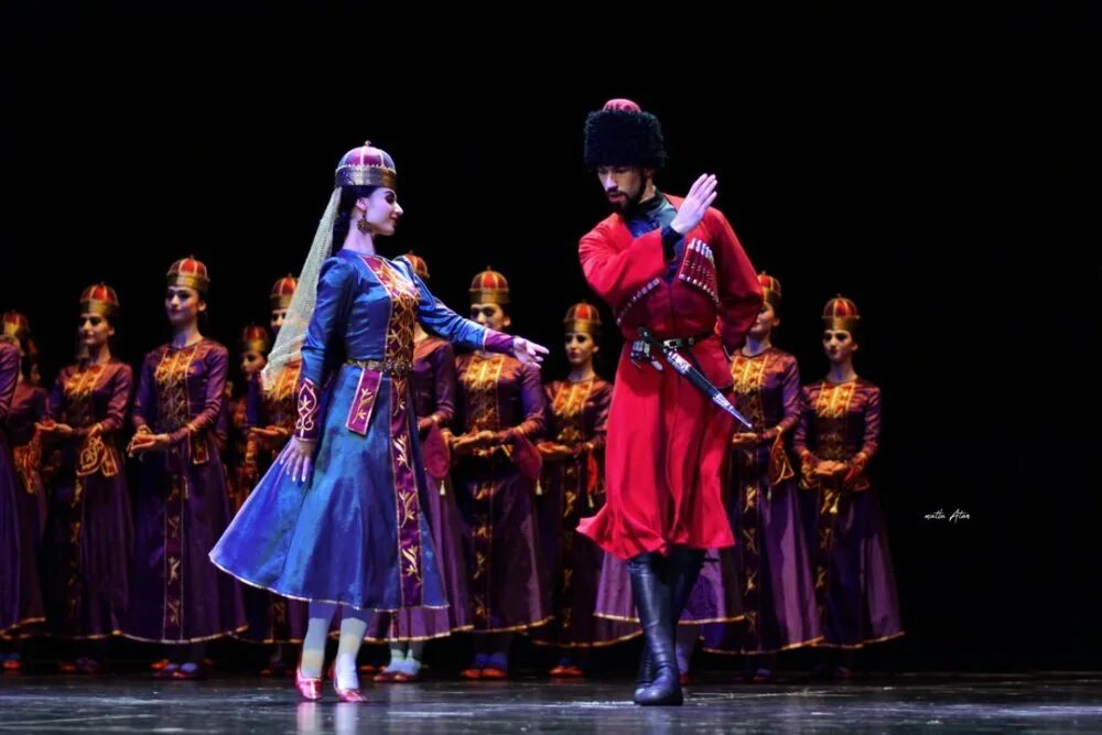 Лапариса. Лапариса. След льва. След лапы волка. Лапа ворона.