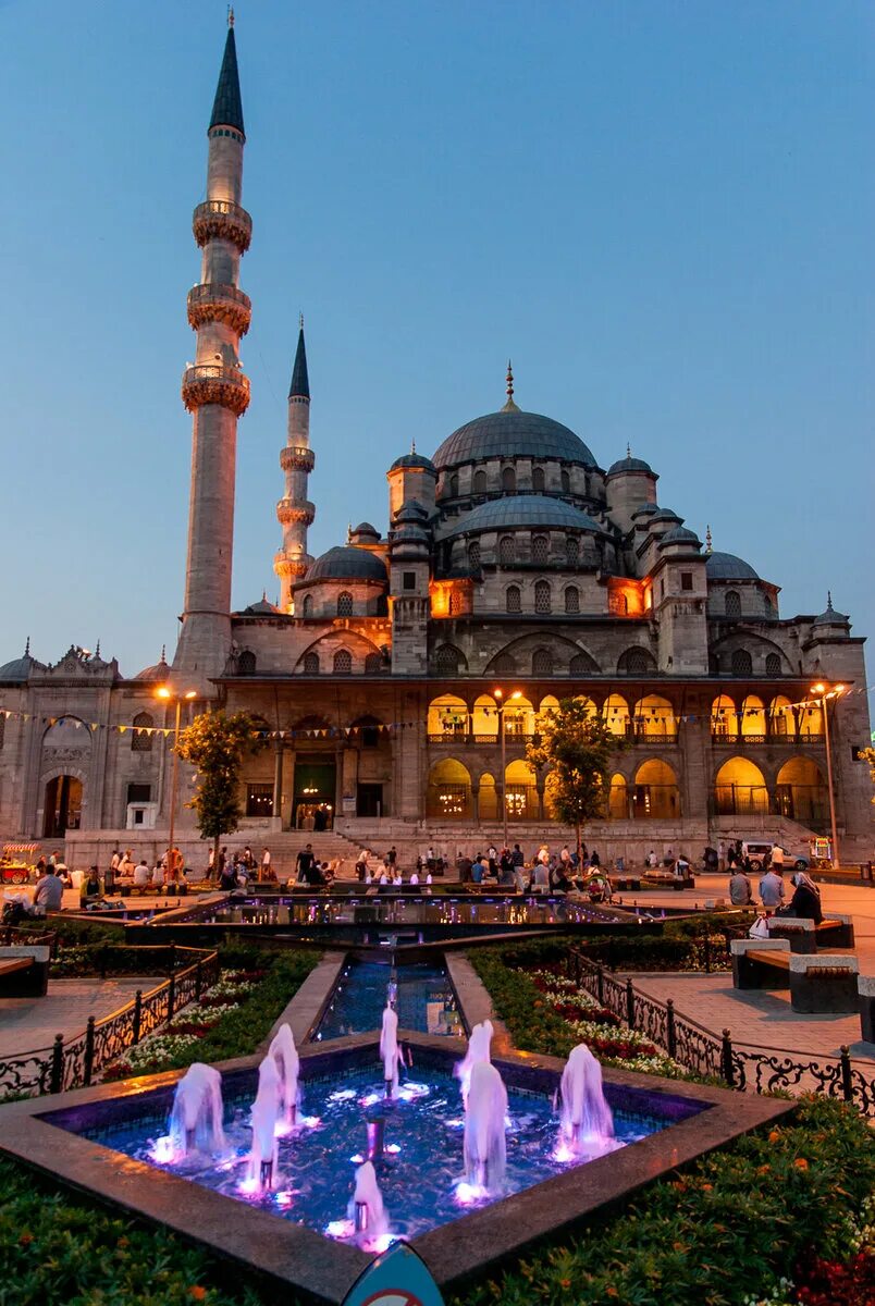 Время в городах турции. Стамбул Турция. Мечеть в Турции Стамбул. Турецкий мечеть Султанахмет. Голубая мечеть Турция.