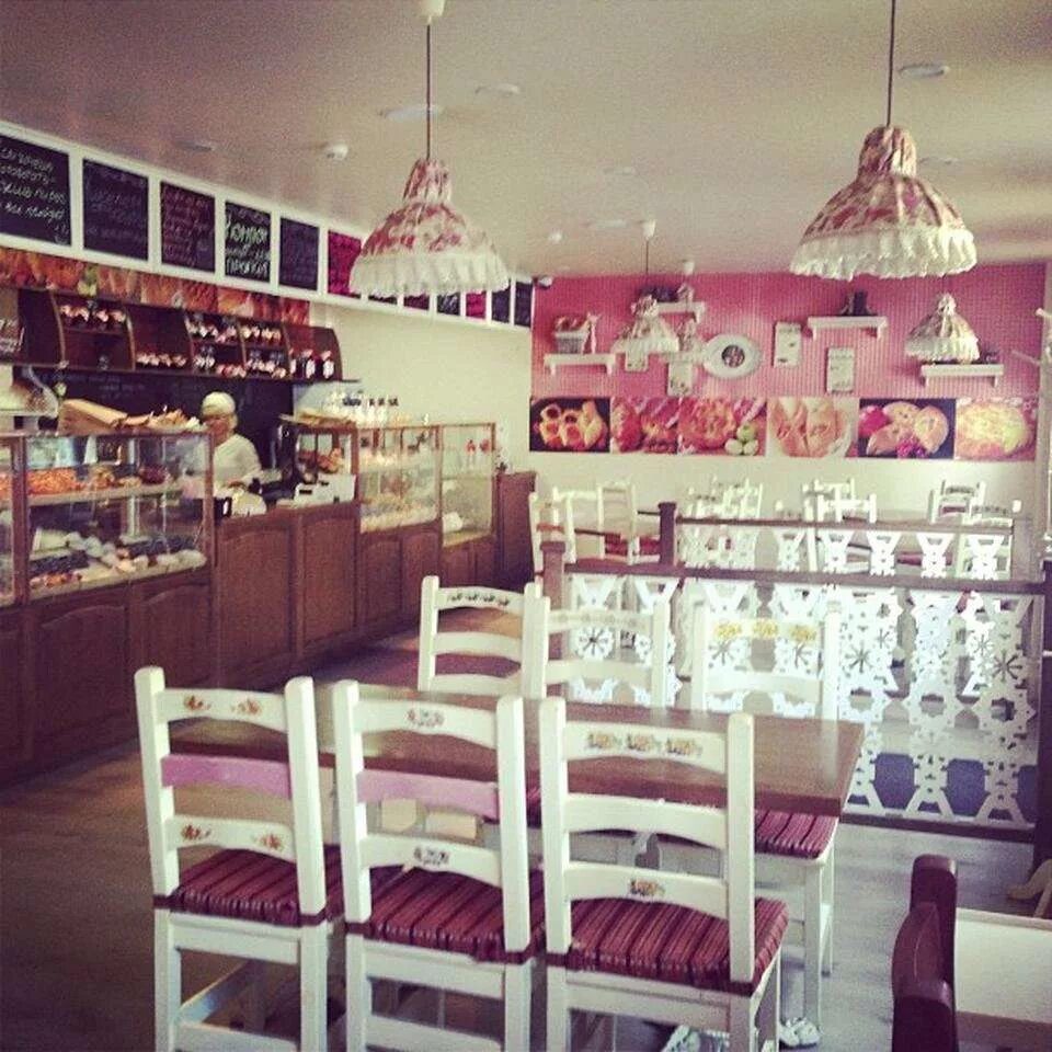 Кондитерская рязань. Пекарня ассортимент пироговой. Пекарни пирогово. Пирог любовь. Пекарня скала смоленск.