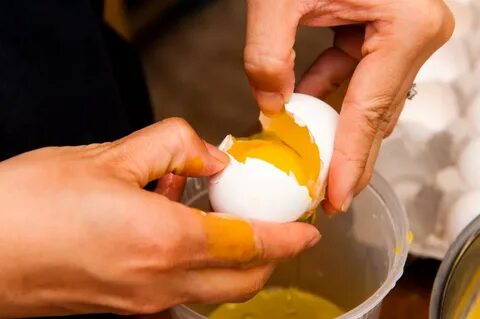Как разбить яйцо