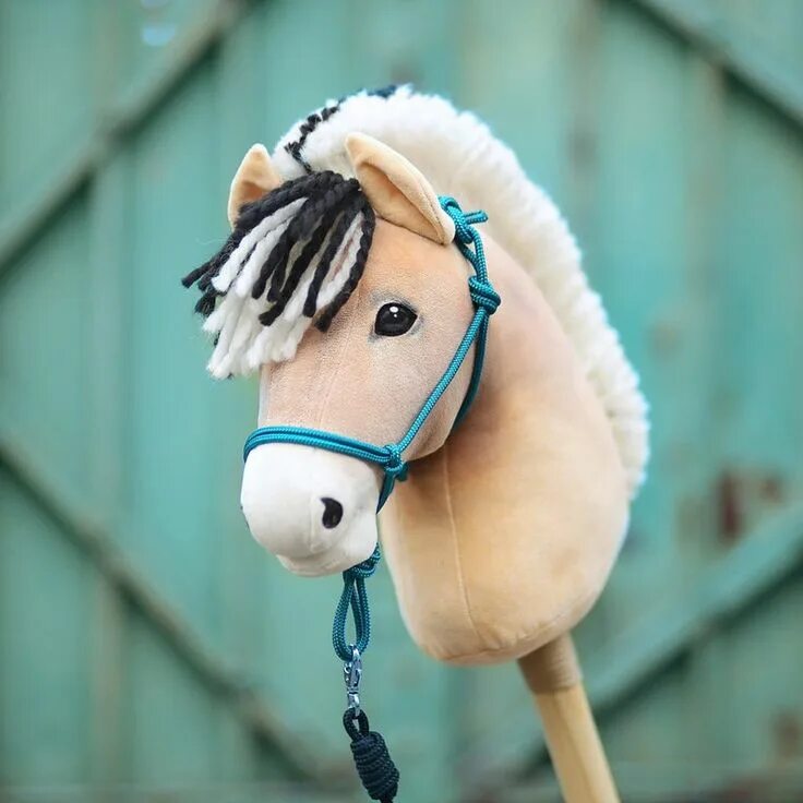 Realistic hobby horse. Реалистичные хоббихорсы. Хоббихорс своими руками. Гнедой хоббихорс. Финский хоббихорс.