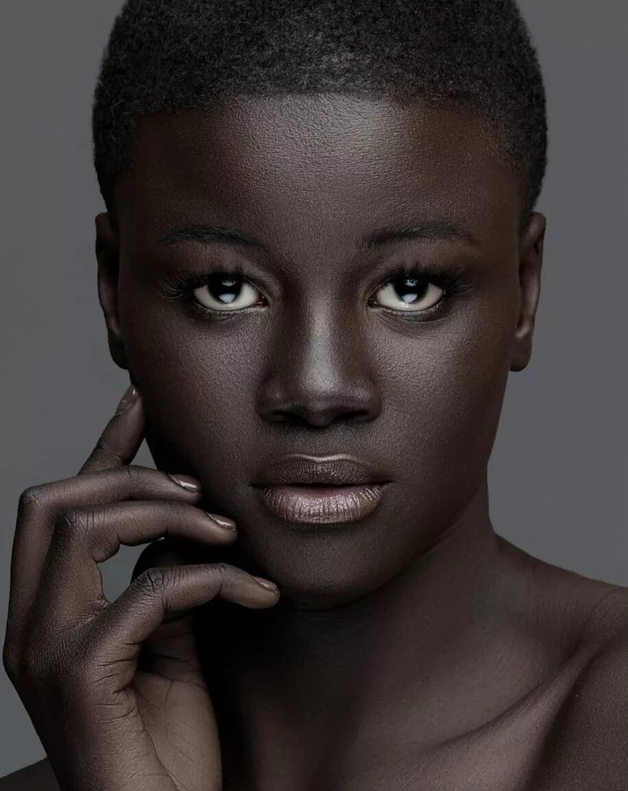 Самого черного человека. Худия Диоп. Сенегальская модель Худия Диоп. Хулио Диоп. Худия Диоп фото.