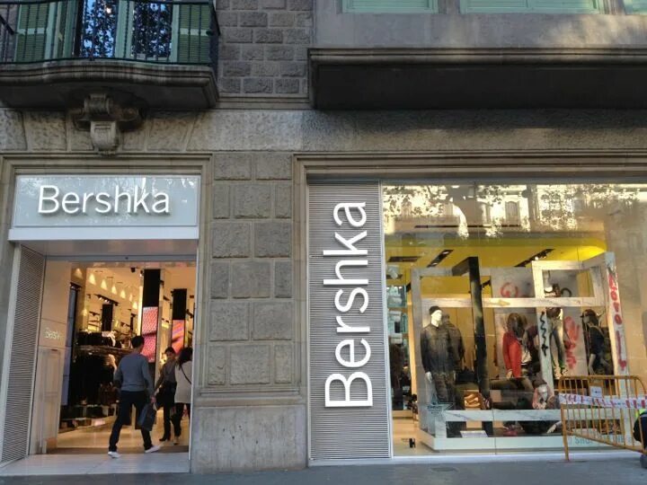 Bershka дубай. Бершка в дубае. Авиапарк бершка. Бершка в дубае. Бершка в дубае.